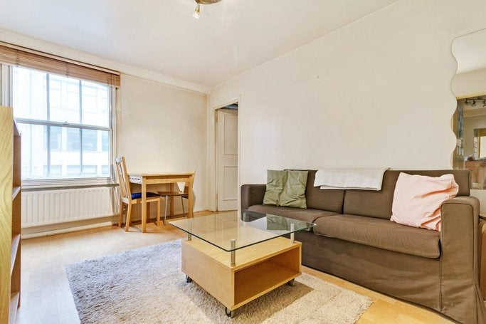 Flat Commercial Street in Greater London