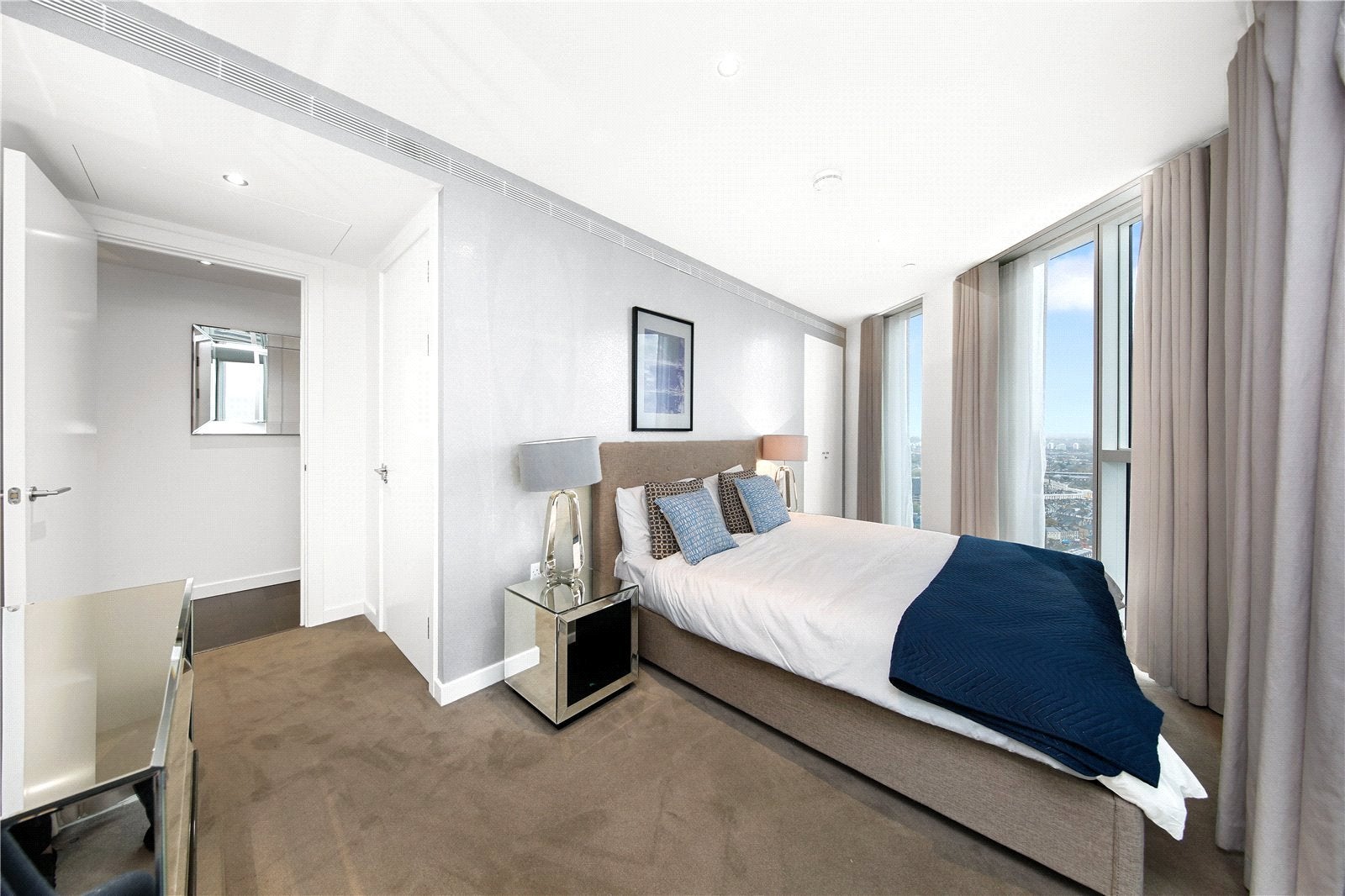 Flat Wyvil Road in Greater London
