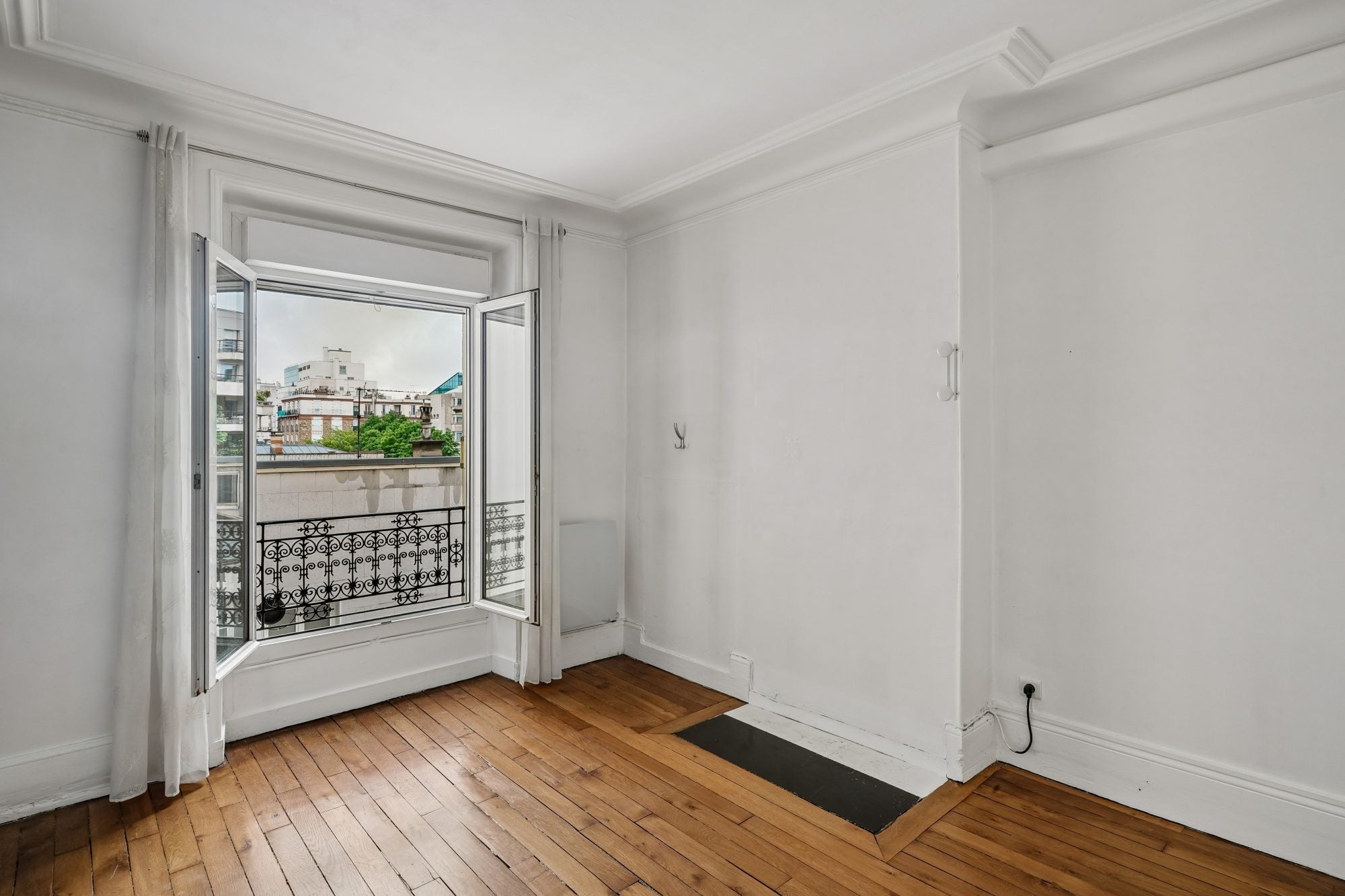 Flat Rue Anatole France in Levallois-Perret