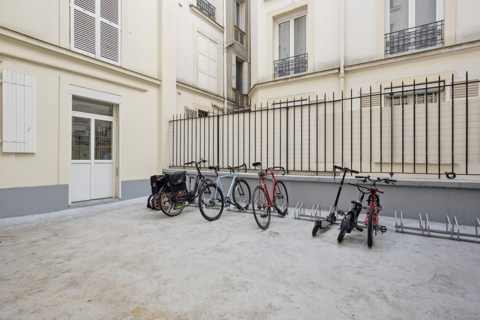 Flat Rue Anatole France in Levallois-Perret