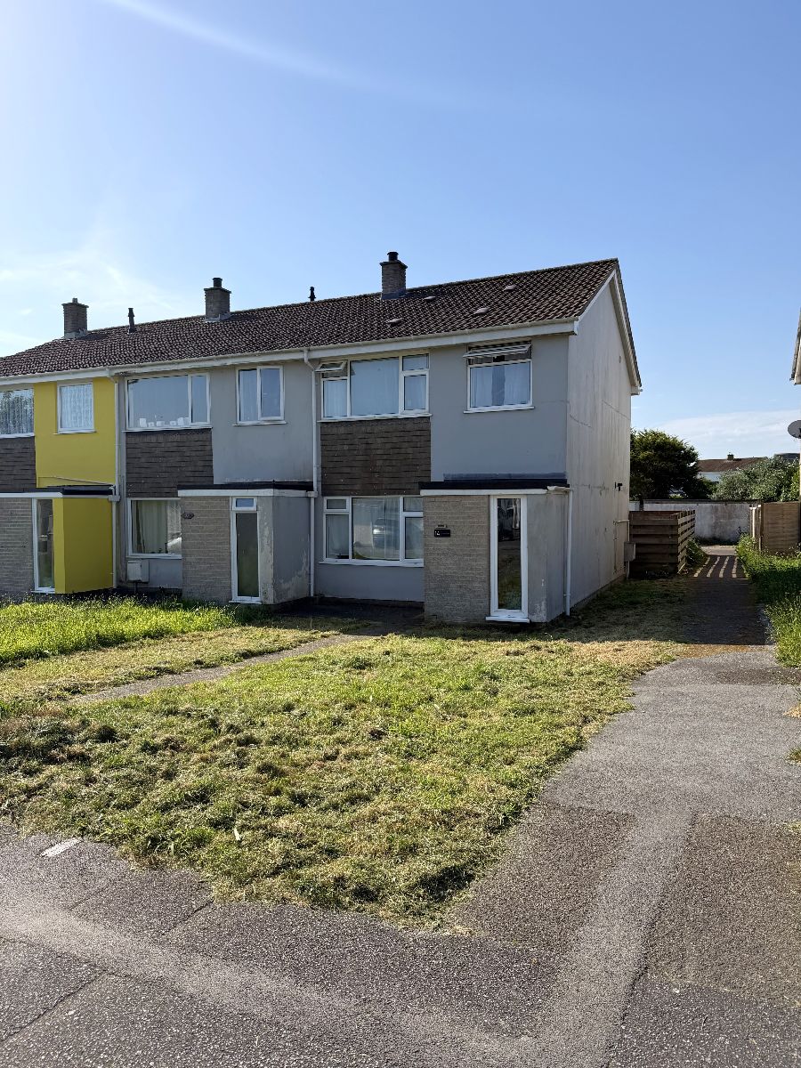 House Manor Close in Helston