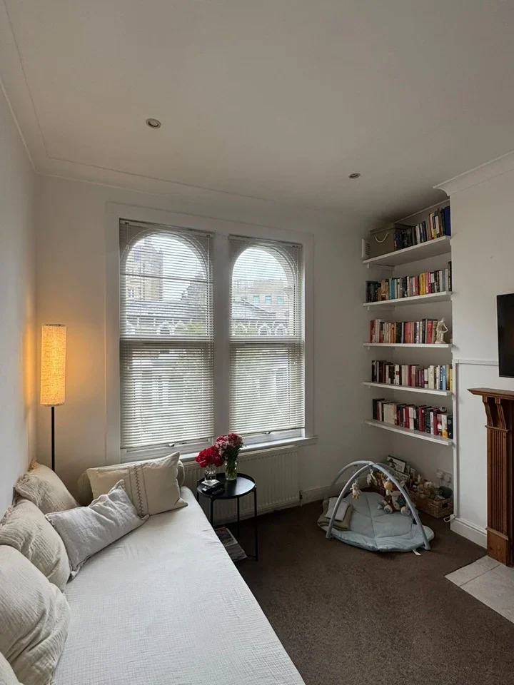Flat Penpoll Road in Greater London