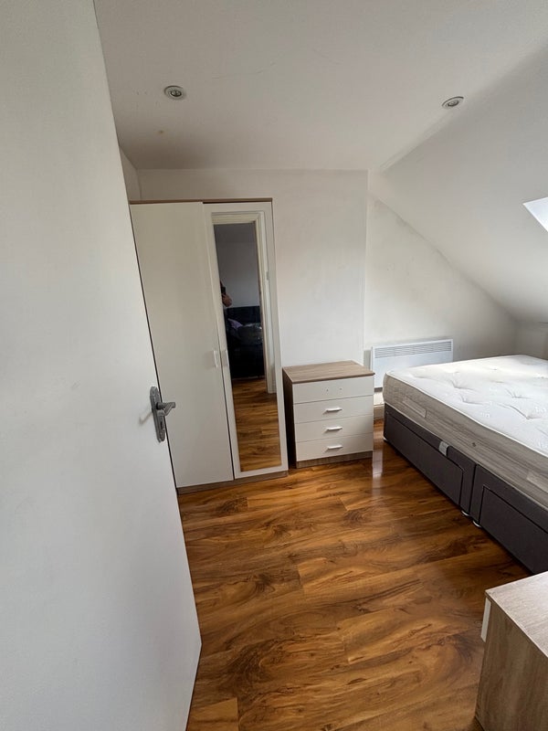 Room Perth Road in Greater London