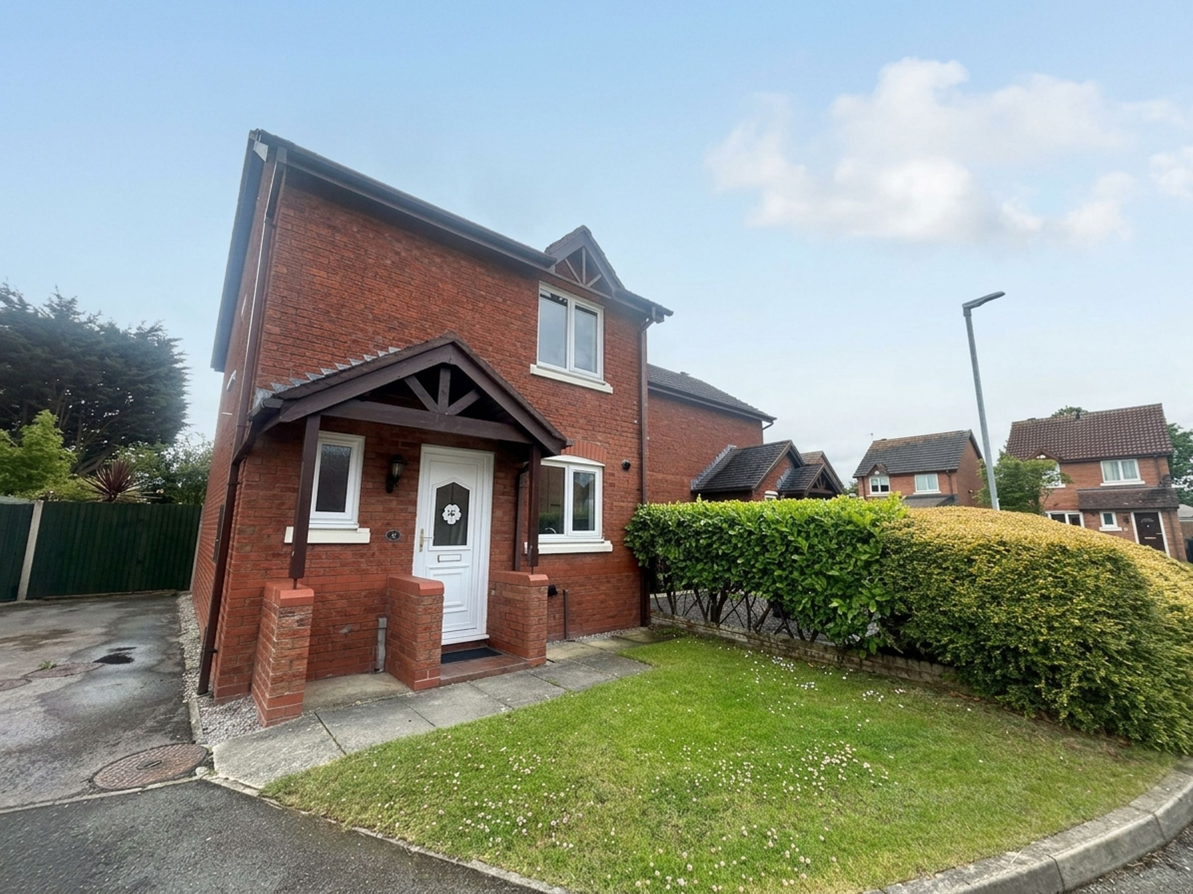 House Llys Aderyn Du in St Asaph