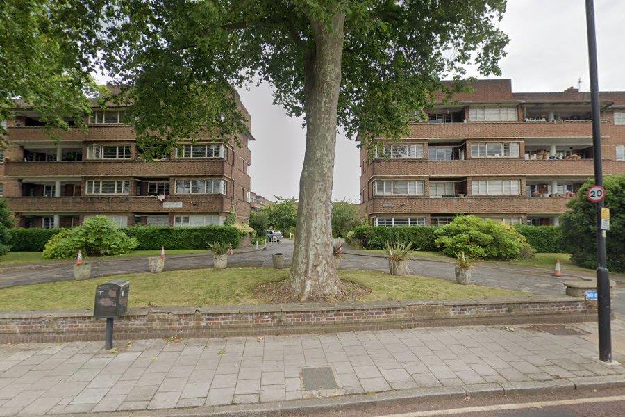 Flat Dorchester Court in Greater London