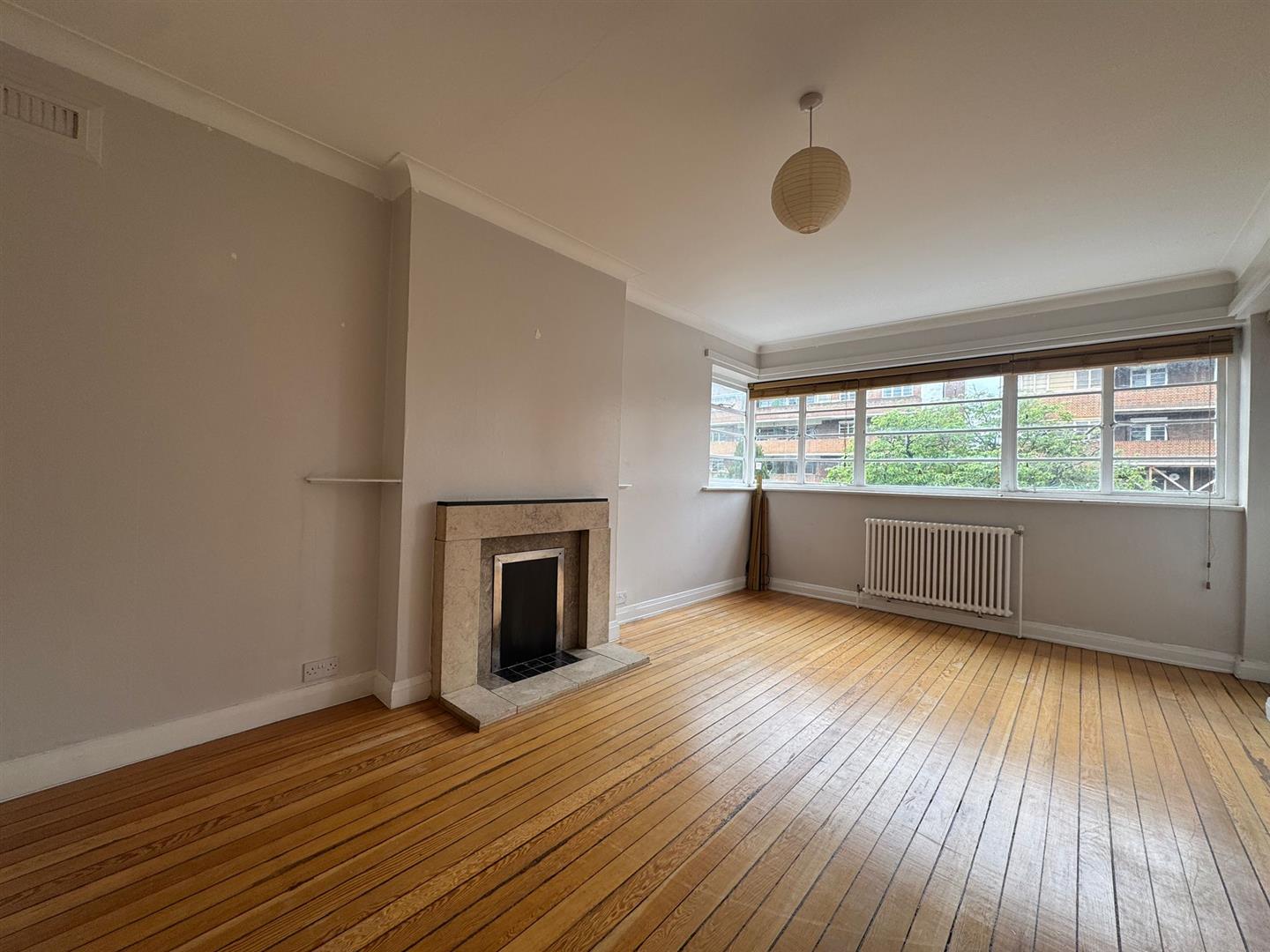 Flat Dorchester Court in Greater London