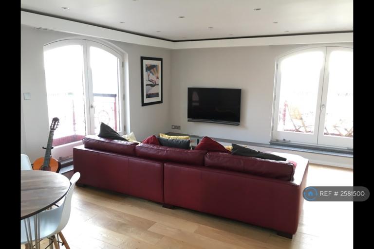 Flat Wapping Wall in Greater London