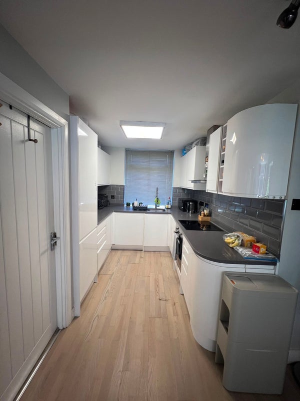 Room Litchfield Avenue in Greater London