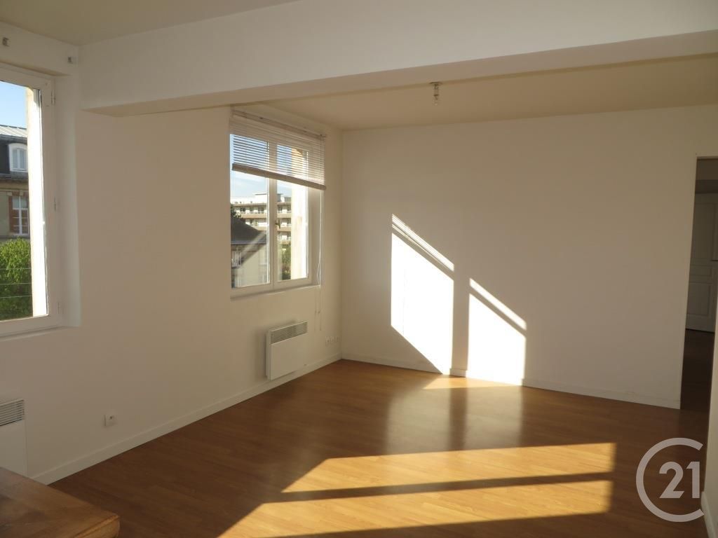 Flat Avenue de la Gare in Saint-Prest