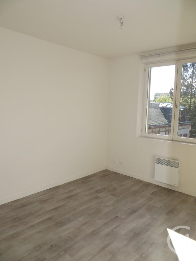 Flat Avenue de la Gare in Saint-Prest