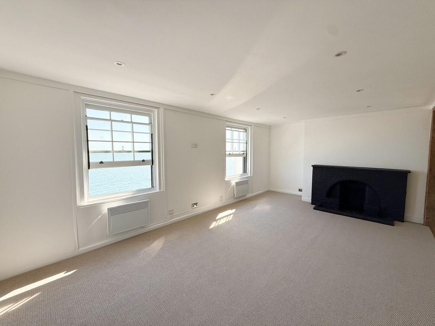 Flat Sandgate Esplanade in Folkestone and Hythe District