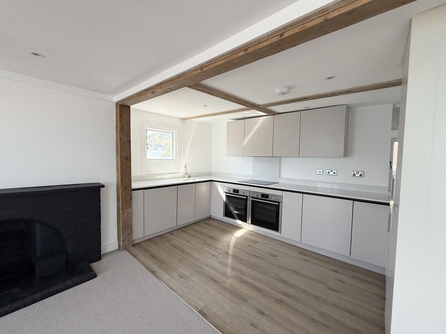 Flat Sandgate Esplanade in Folkestone and Hythe District