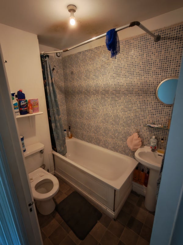 Room Hickory Close in Greater London