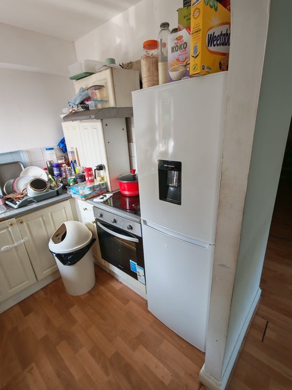 Room Hickory Close in Greater London