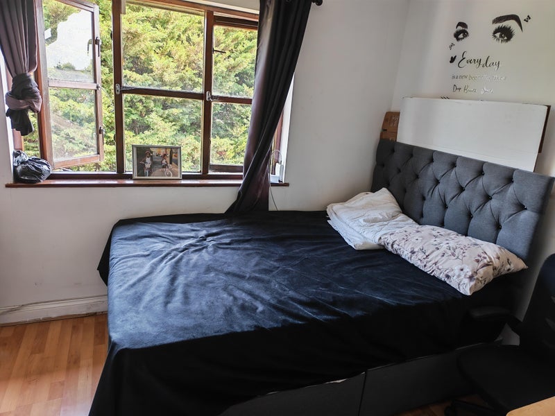 Room Hickory Close in Greater London