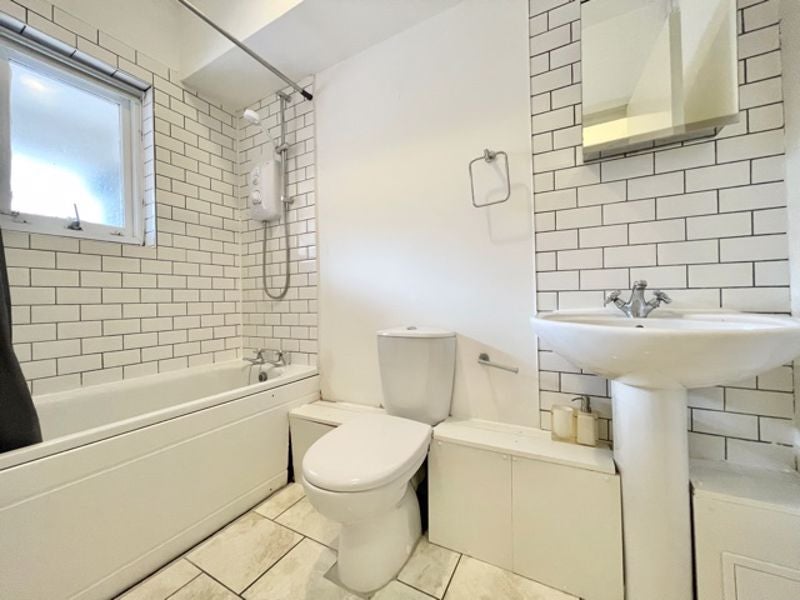 Flat Newlands Quay in Greater London