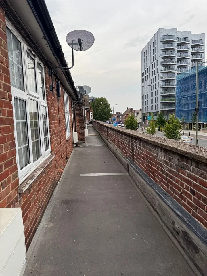 Room Edgware Road in Greater London