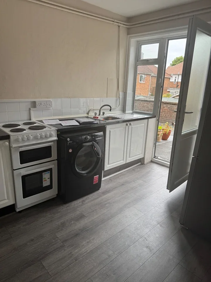 Room Edgware Road in Greater London