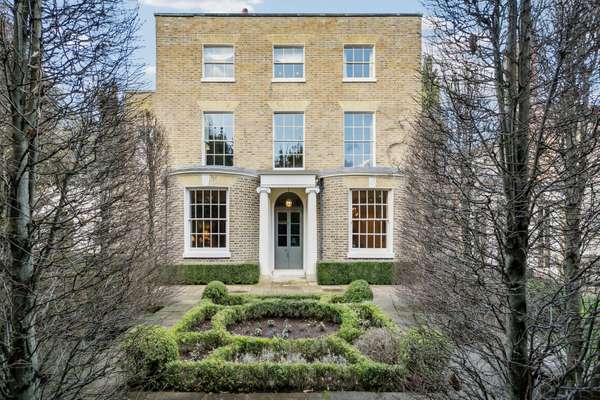 House Petersham Road in Greater London