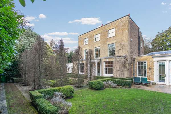 House Petersham Road in Greater London