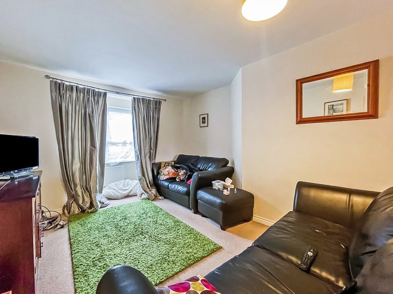 House Celsus Grove in Swindon