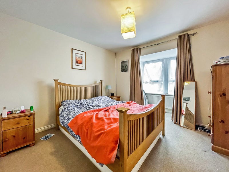 House Celsus Grove in Swindon