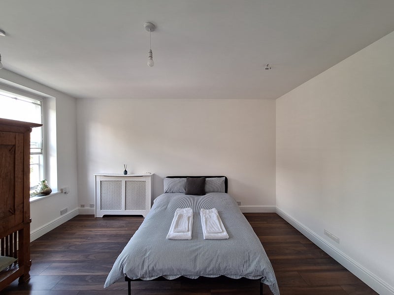 Flat Battersea High Street in Greater London
