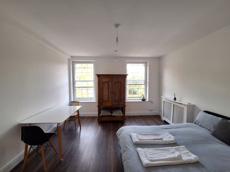 Flat Battersea High Street in Greater London