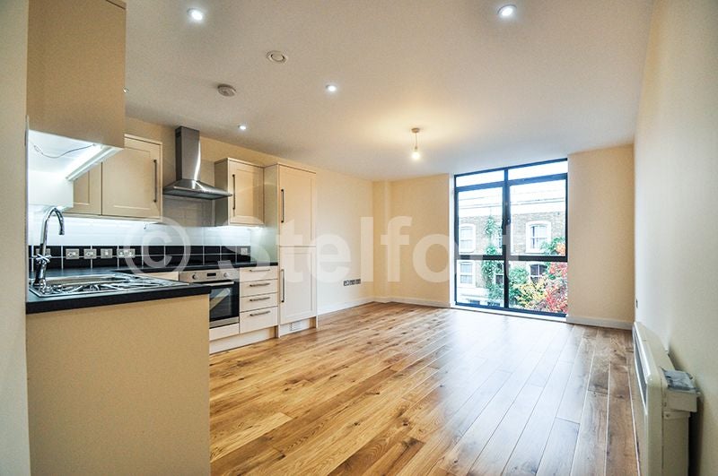 Flat Sussex Way in Greater London