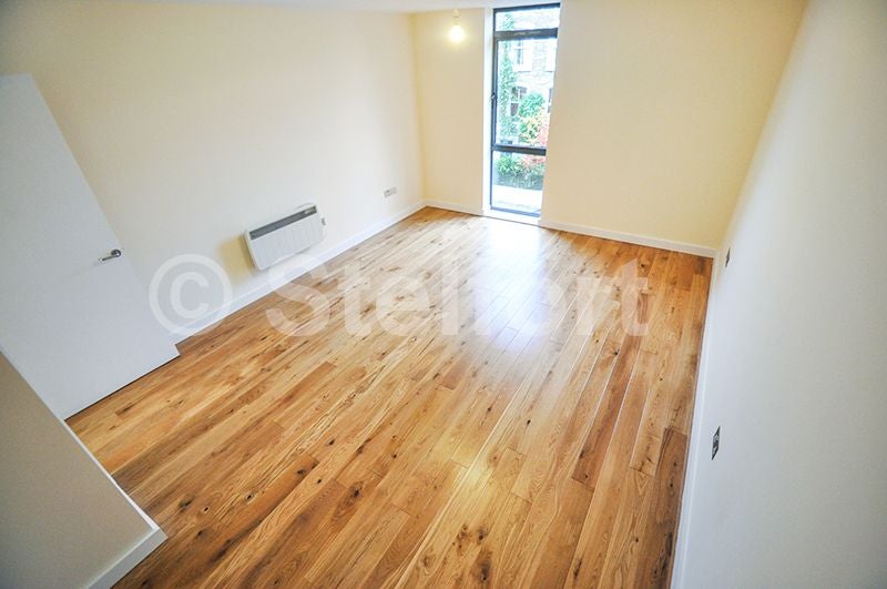 Flat Sussex Way in Greater London