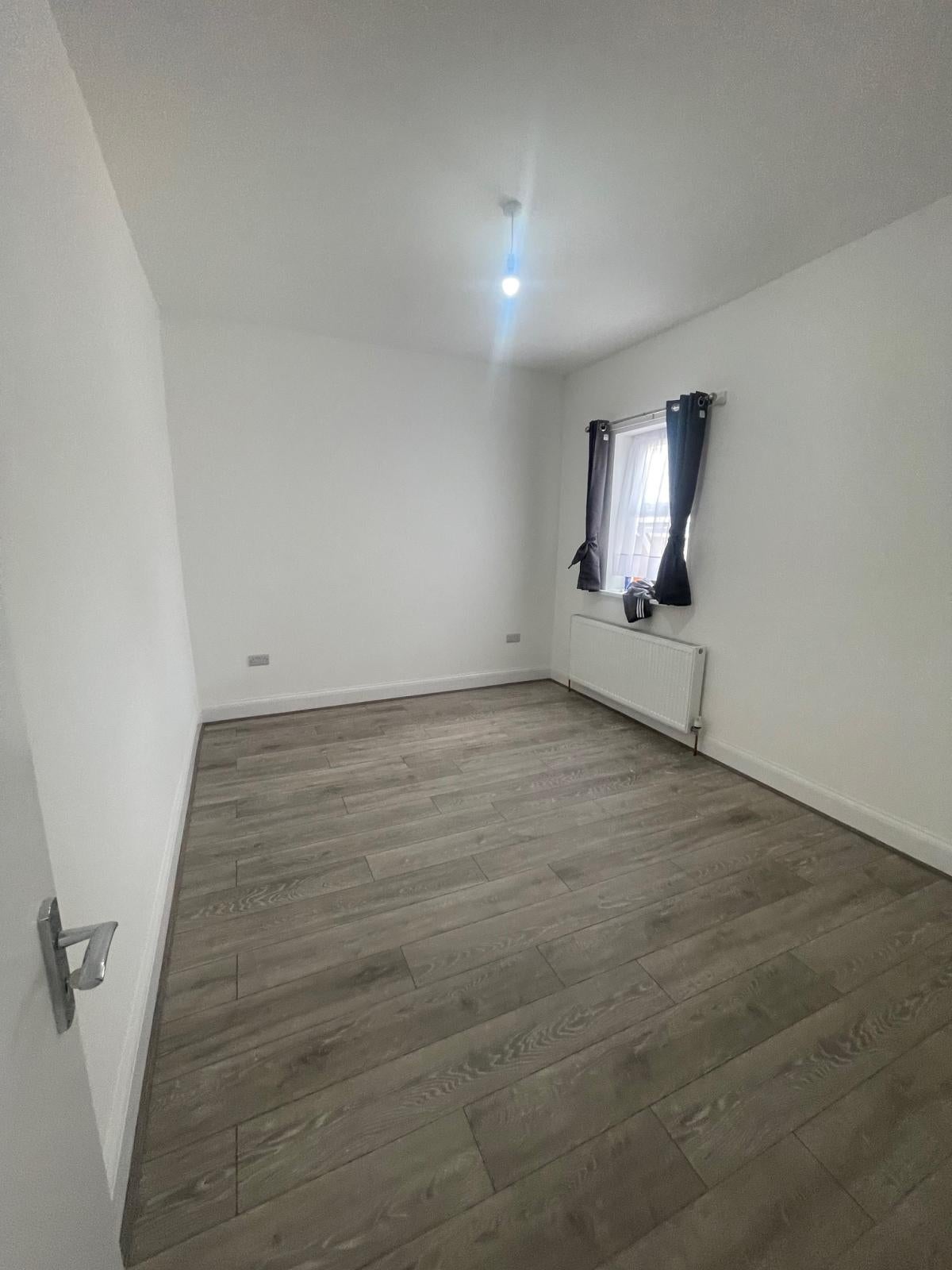 Flat Dalkeith Road in Greater London