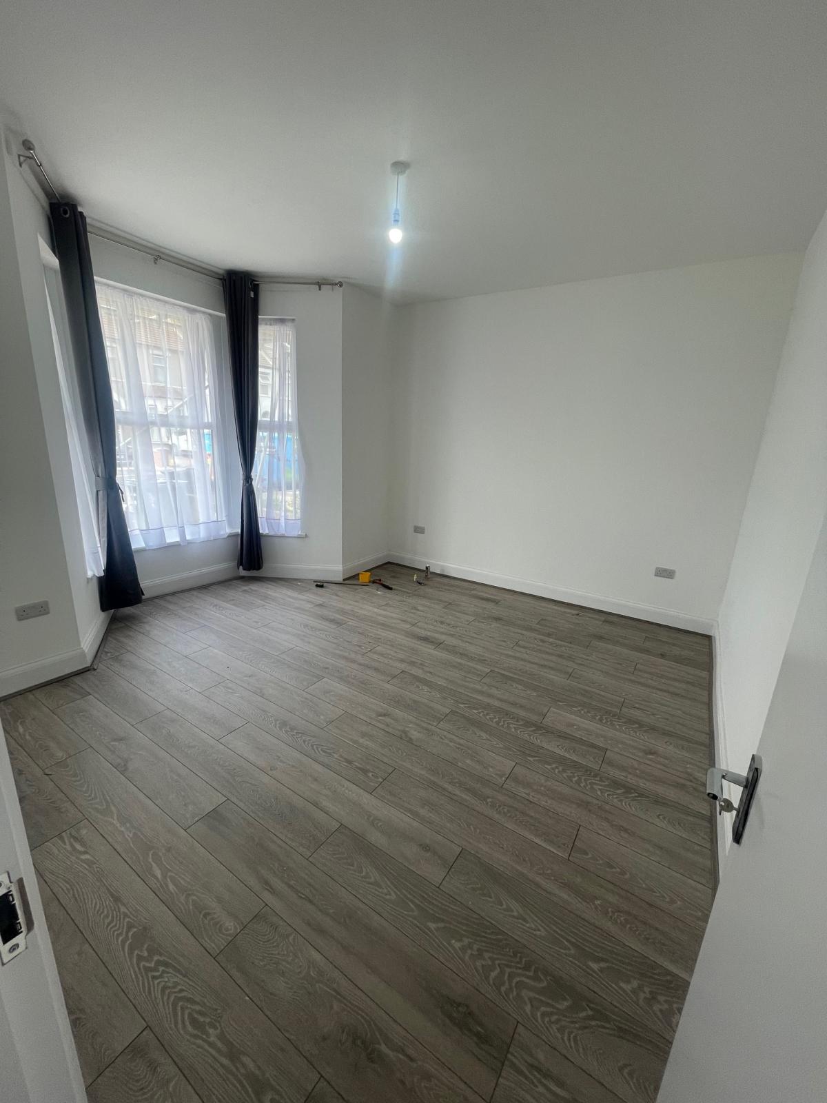 Flat Dalkeith Road in Greater London