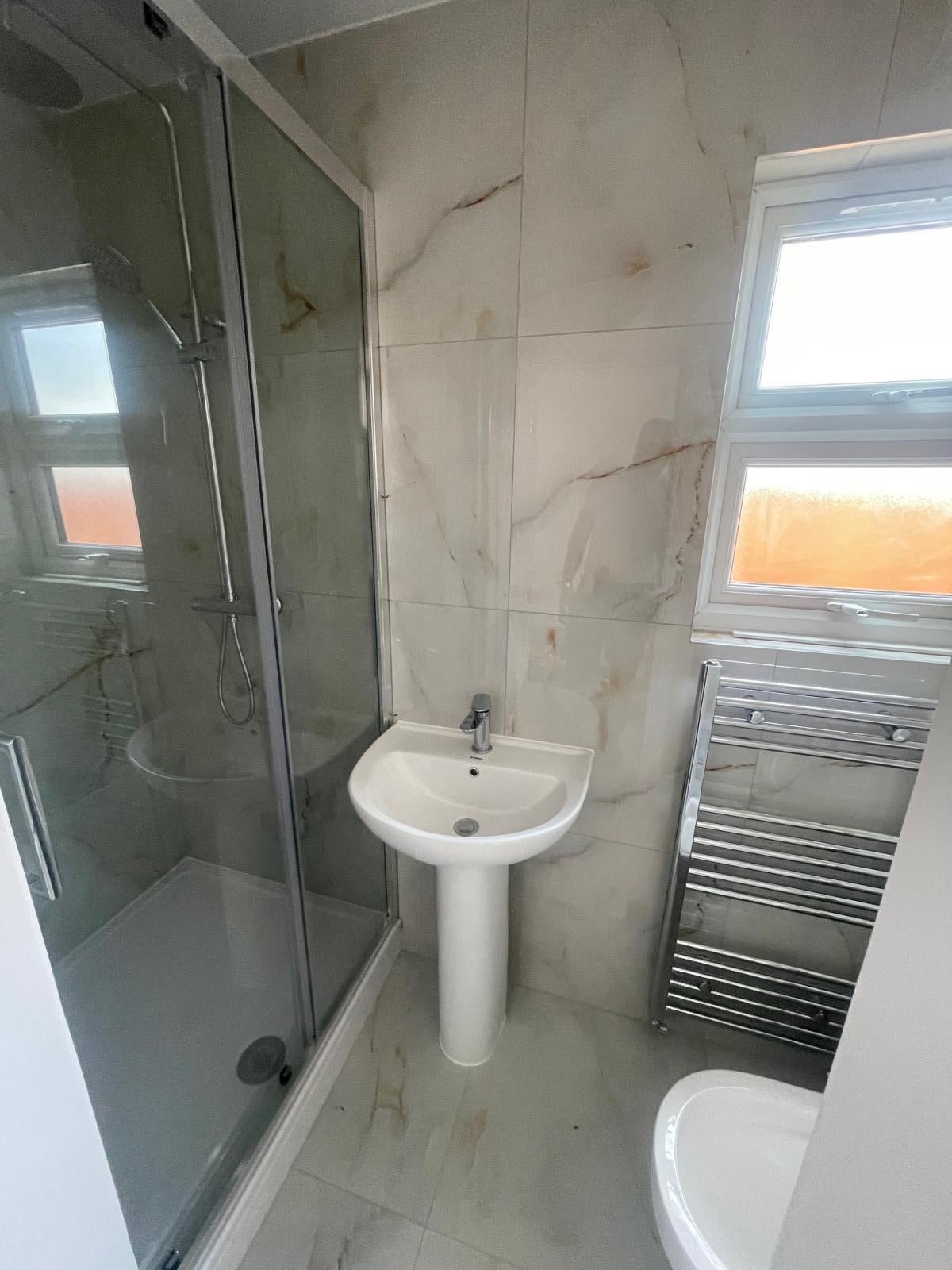 Flat Dalkeith Road in Greater London