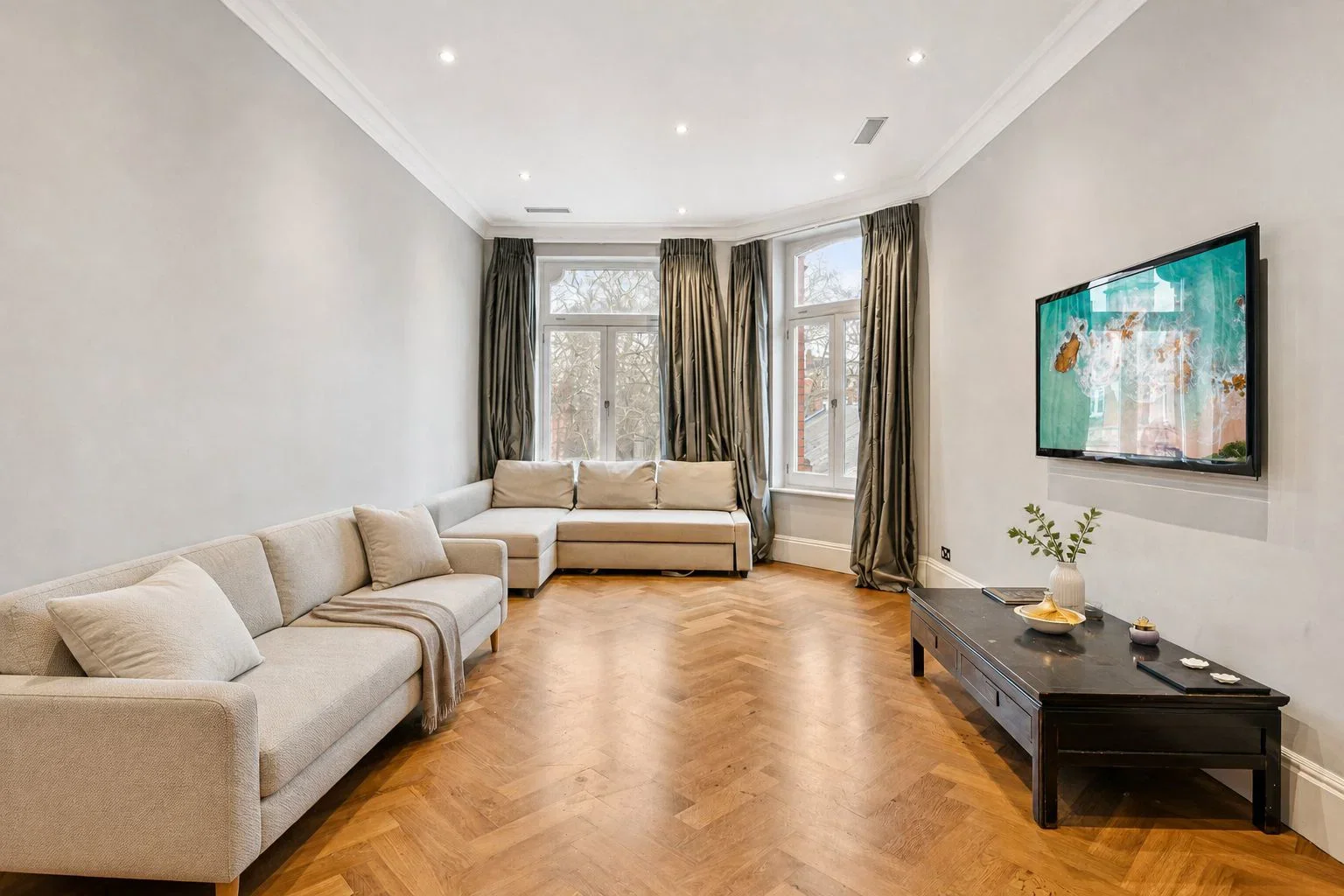 Flat South Audley Street in London