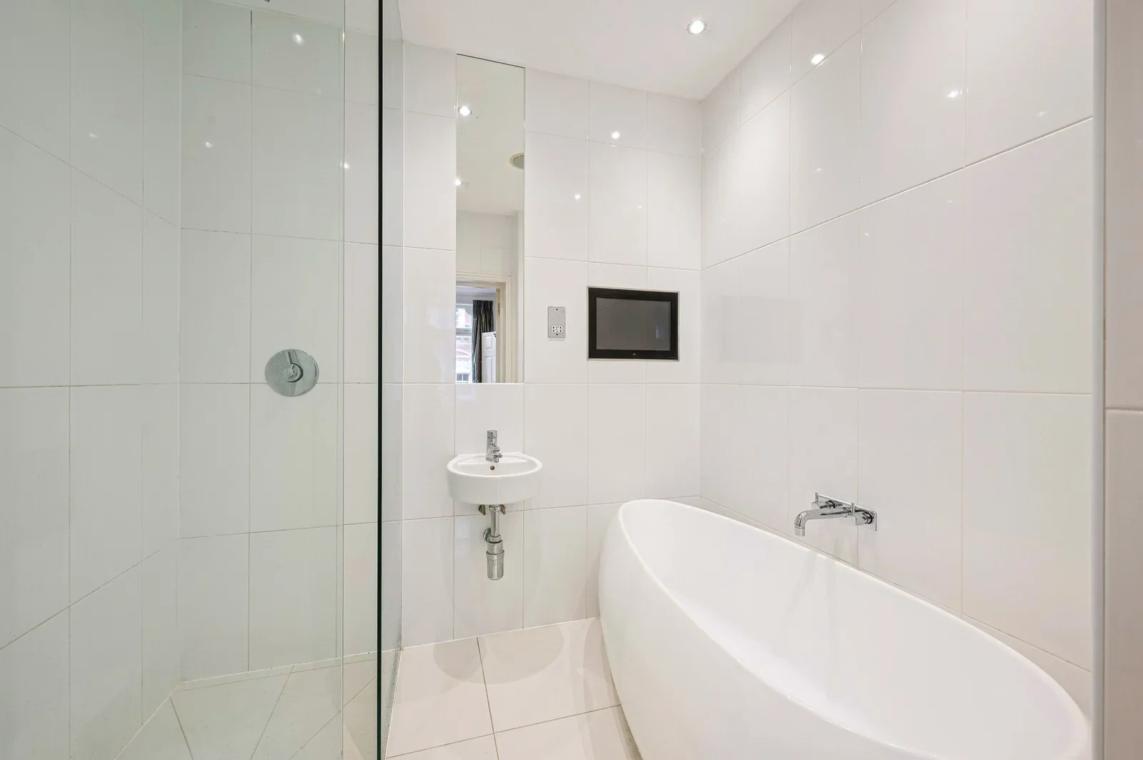 Flat South Audley Street in London