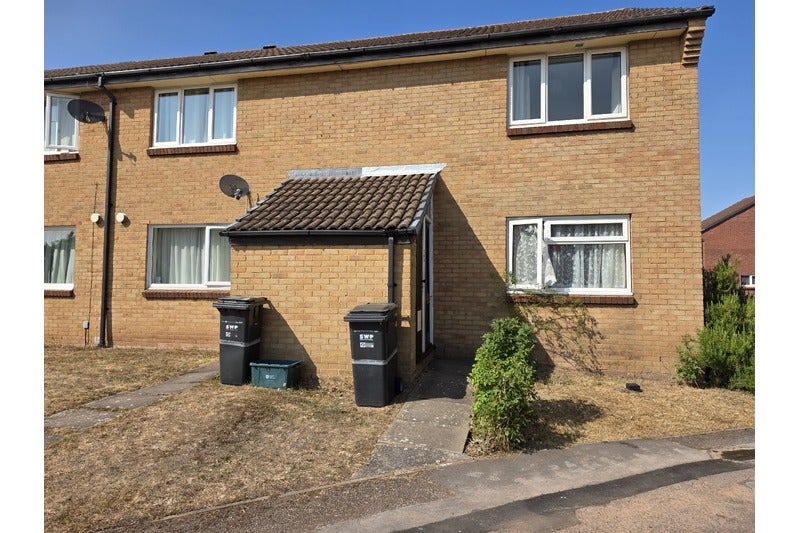 Flat Allington Close in Ruishton