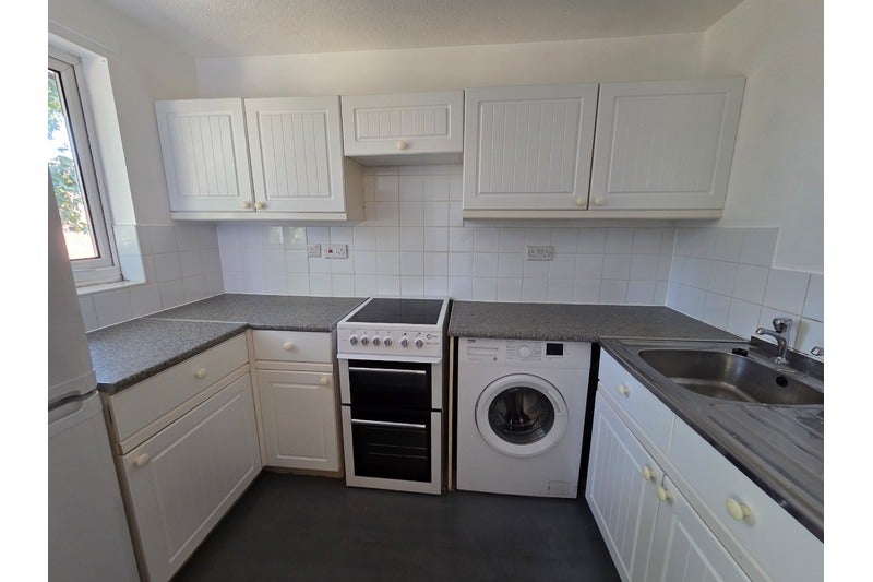 Flat Allington Close in Ruishton