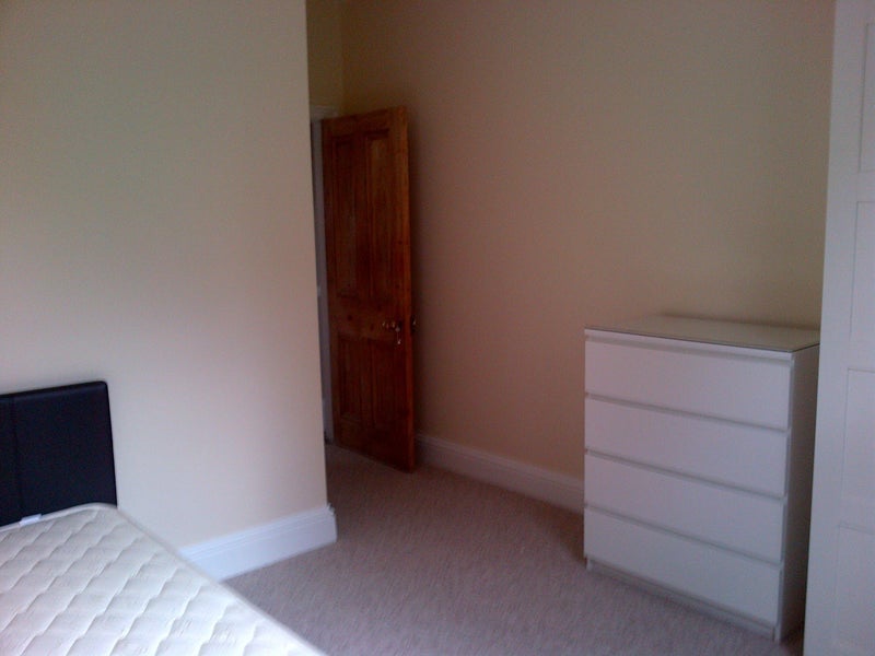 Room Hartfield Road in Greater London