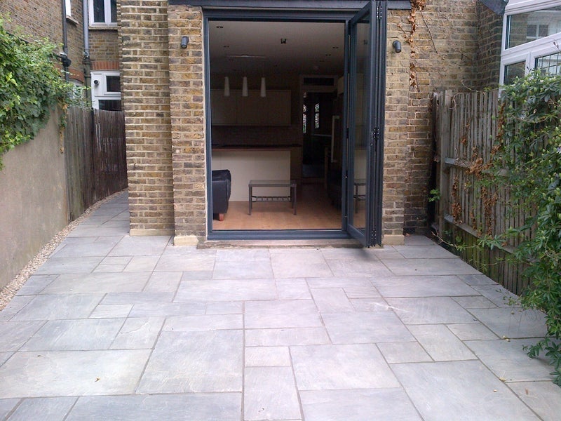 Room Hartfield Road in Greater London