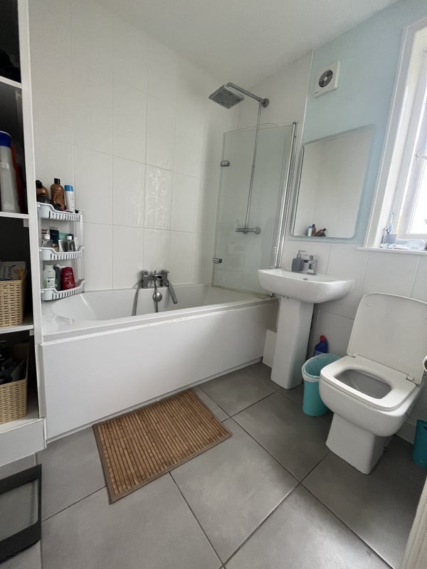 Room Combermere Avenue in Manchester