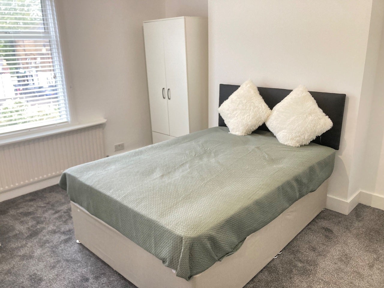 Room Kirn Road in Greater London