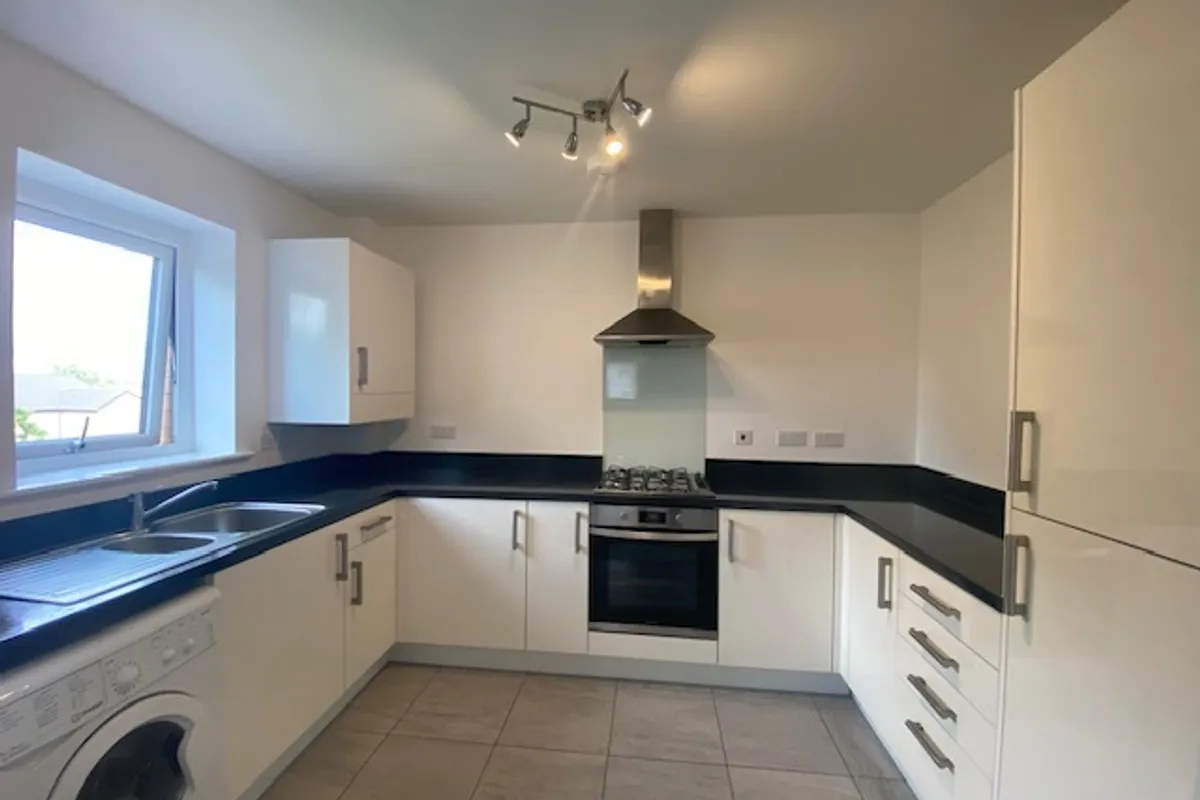 Flat Rhodfa Crughywel in Cardiff