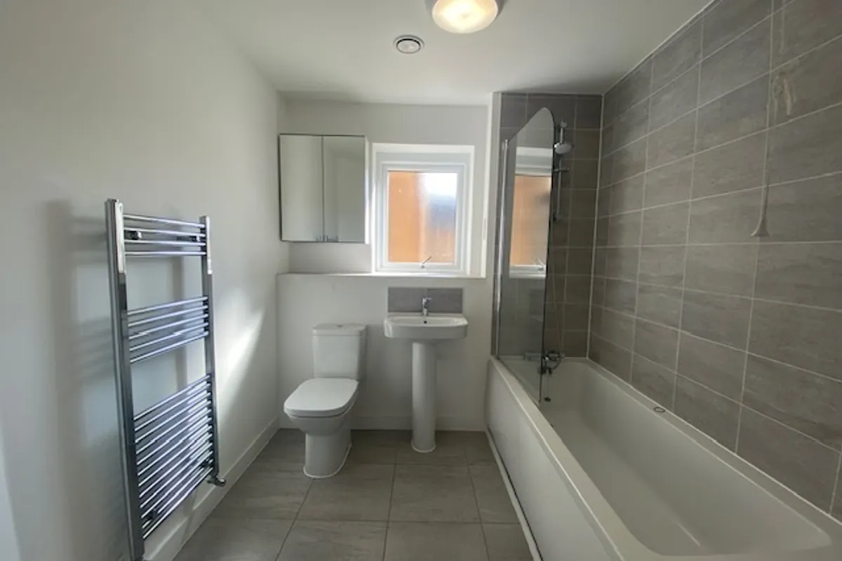 Flat Rhodfa Crughywel in Cardiff