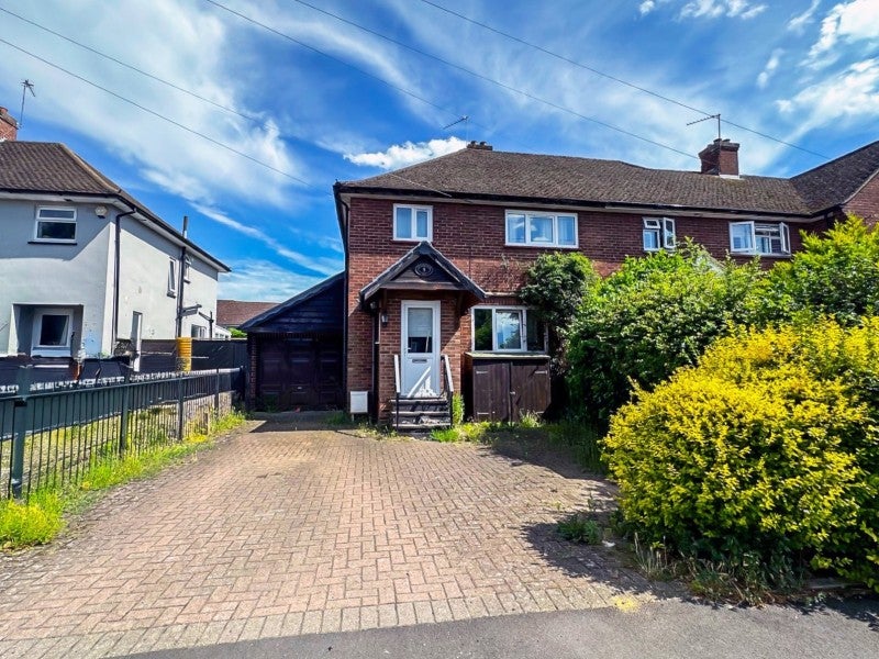 House Huntingfield Way in Borough of Runnymede