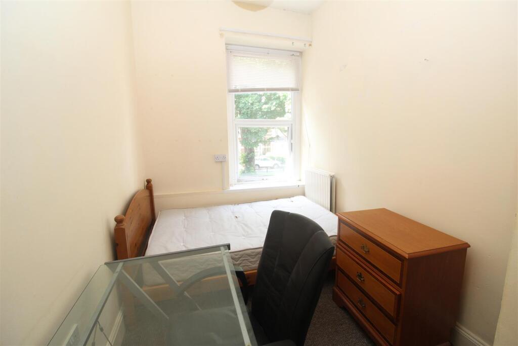 Room Ruthin Gardens in Cardiff