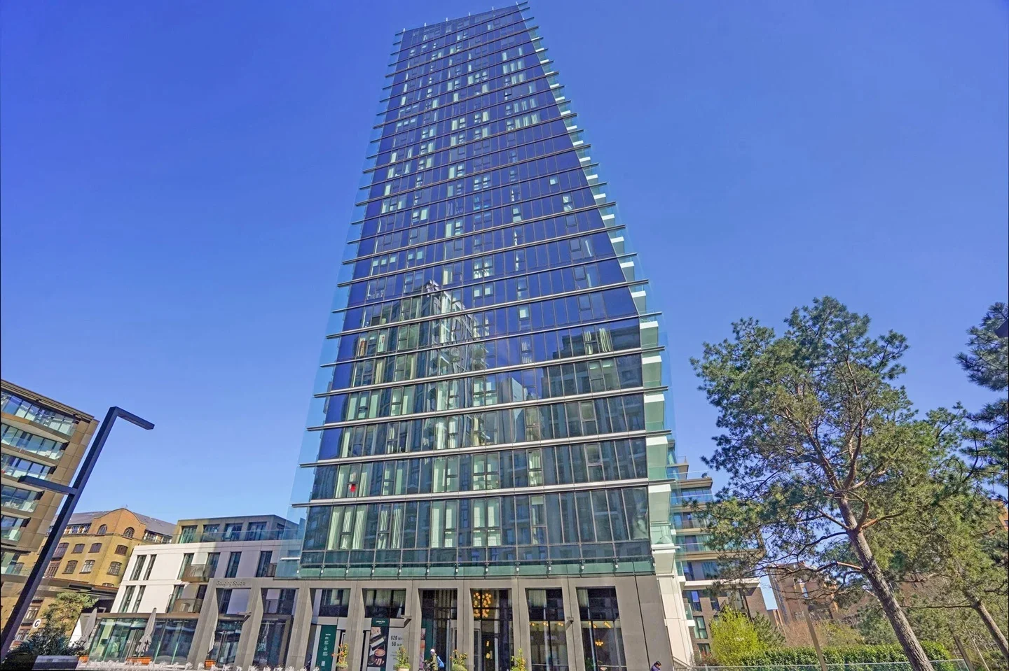 Flat Pennington Quay Walk in Greater London