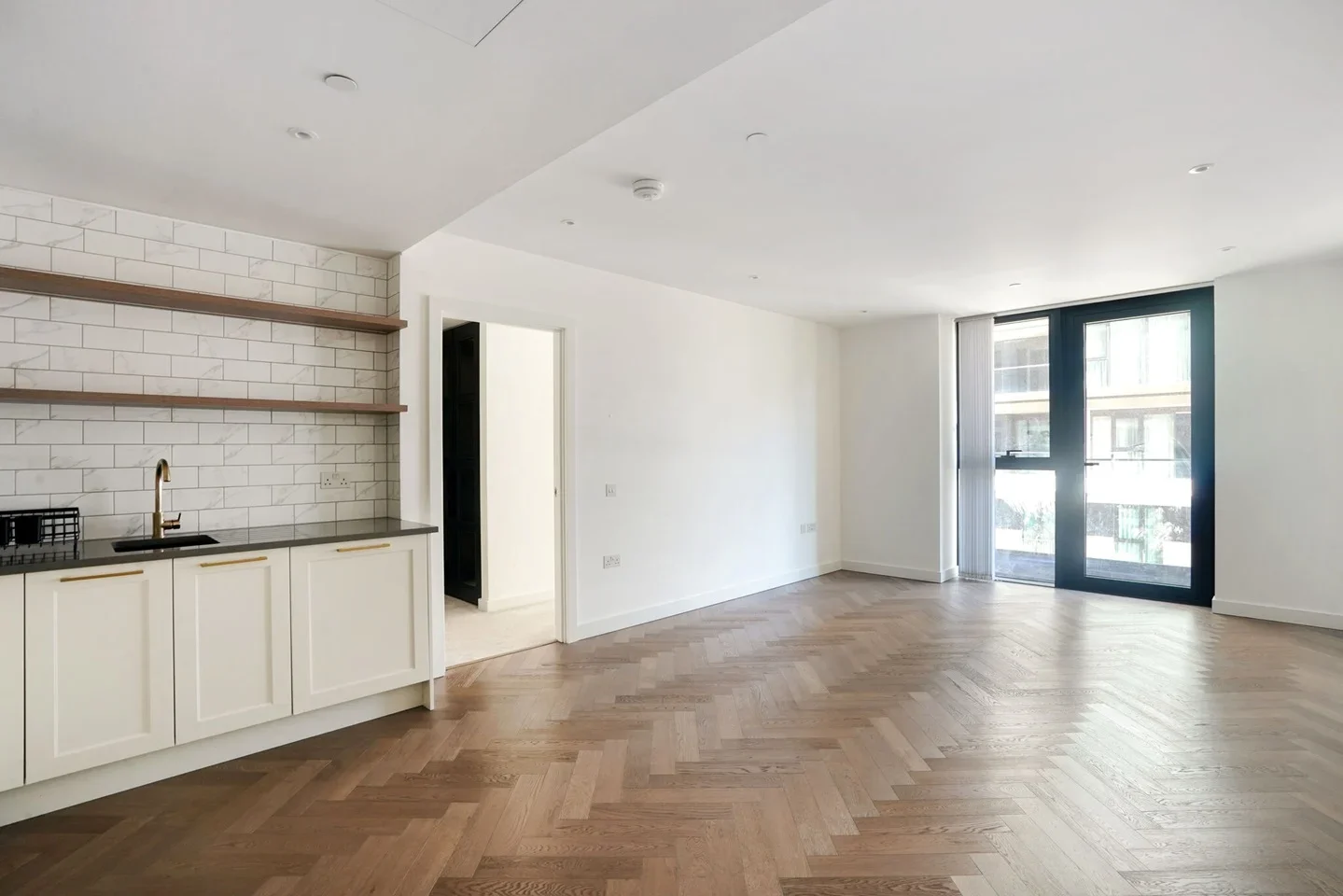 Flat Pennington Quay Walk in Greater London