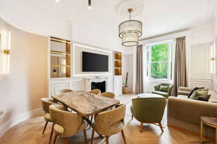 Flat Royal Crescent in Greater London