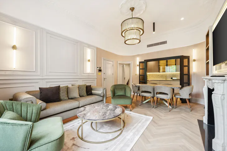 Flat Royal Crescent in Greater London