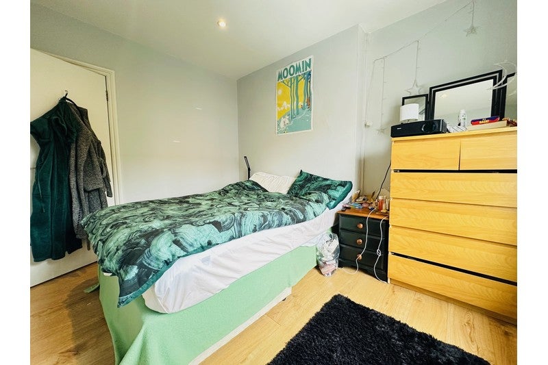 Flat Coverdale Road in Greater London
